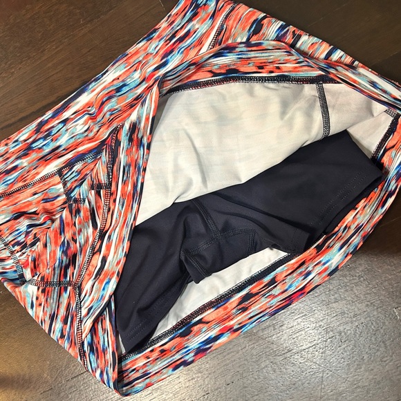 Tek Gear bright colored skorts with built in liner.. Size Medium. - Picture 3 of 4